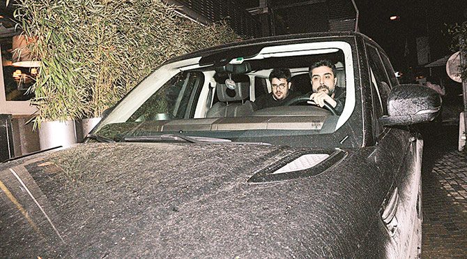 İki kaçan adam