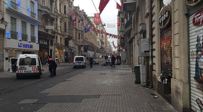 İstiklal’deki patlama sosyal medyada böyle yankılandı