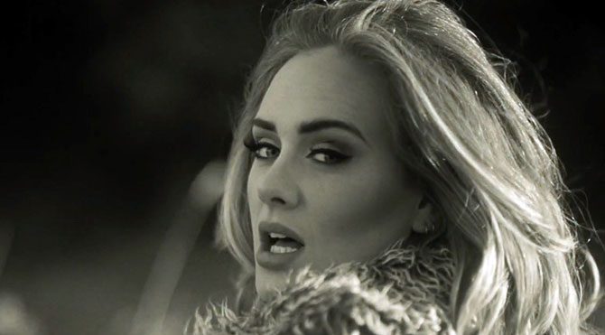 Adele hacklendi, özel fotoğrafları yayınlandı