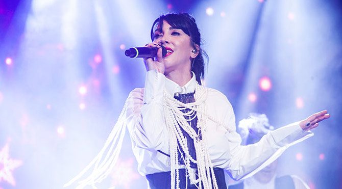 Hande Yener terör olayları nedeniyle röportaj vermedi