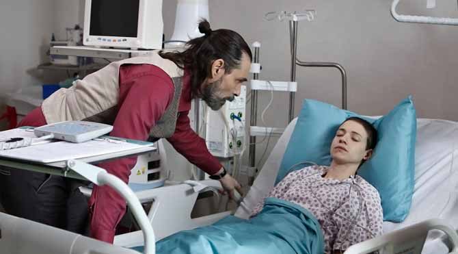 46-yok-olan-erdal-b Dizi bitkisel hayattaki kız kardeşini kurtarmaya çalışan bir profesörün mücadelesini anlatıyor