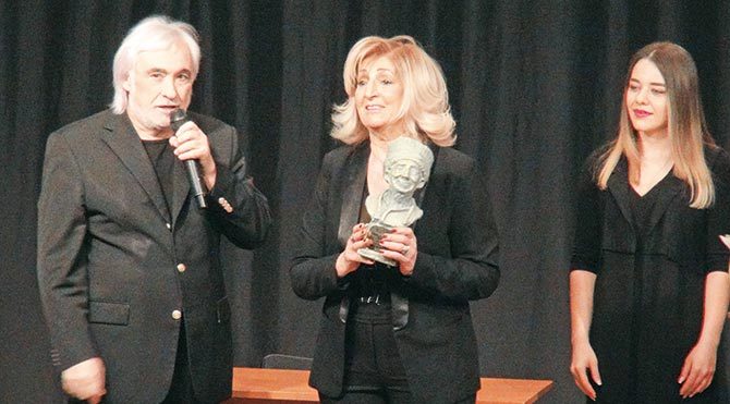 İsmail Dümbüllü Ödülü Nejat Uygur’a verildi