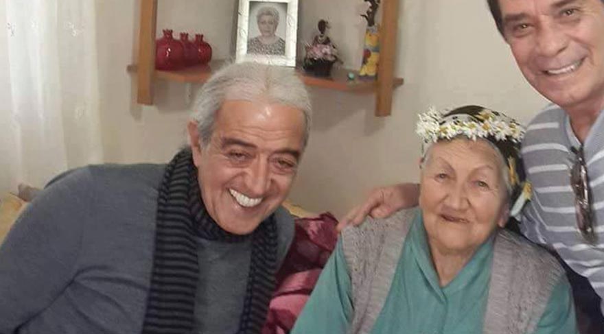 Edip Akbayram’ın annesi hayatını kaybetti!