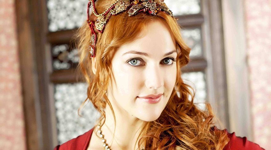 Meryem Uzerli sevgilisiyle el ele