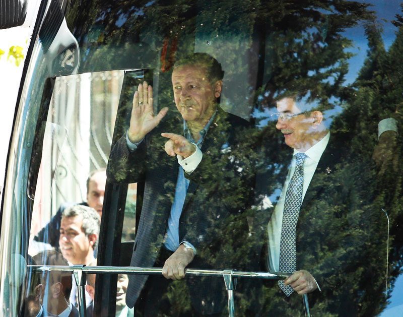 davutoğlu-erdoğan-antalya-otobüs-ic