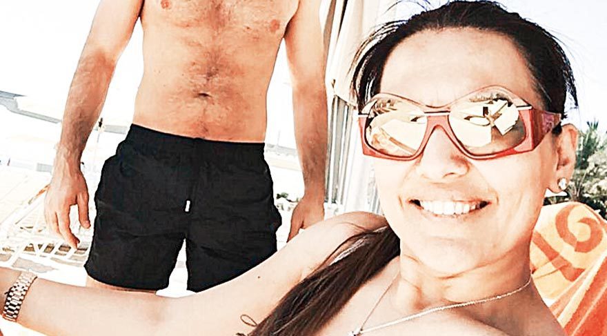 Demet Dubai’de tatilde