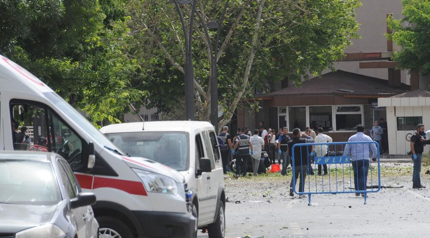 FOTO:DHA - Saldırı sonrası kent genelinde emniyet güçleri teyakkuza geçti.