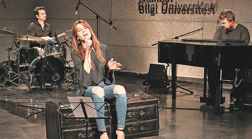 Kendimi şarkılarla anlatıyorum
