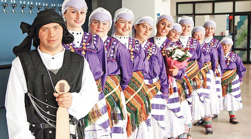 Bu gösteri gözleri yaşarttı