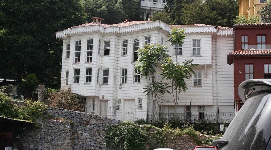Ünlüler evlerini satıyor