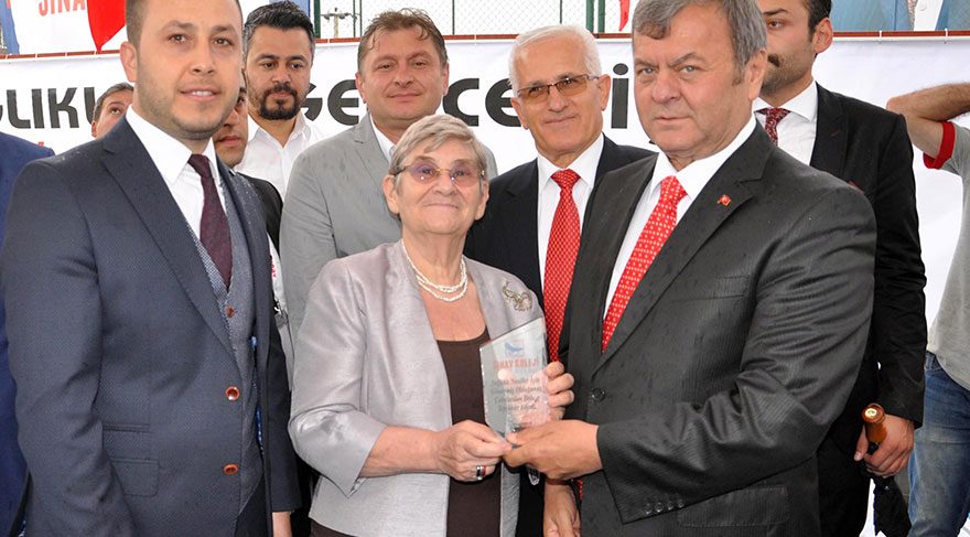 Canlı Yayında Tereyağlı Çay İçti Canlı Yayında Tereyağlı Çay İçti