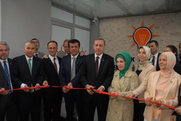 FOTO:DHA - Denizli milletvekili Nihat Zeybekçi, Erdoğan'a en yakın isimlerden birisi olarak biliniyor.