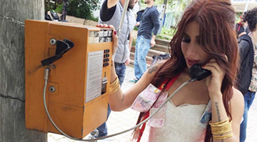 İrem Derici ikinci kez gelinlik giydi
