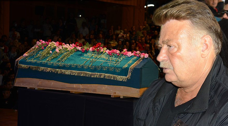 Oya Aydoğan’ın cenazesinde Nuri Alço’nun cüzdanı çalındı