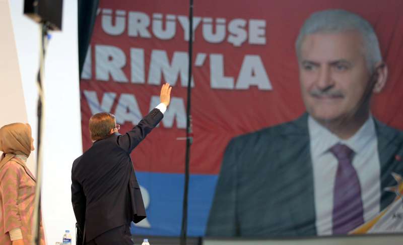 AKP 2. Olağanüstü Büyük Kongresi'nde veda konuşması yapan Ahmet Davutoğlu, partililere veda etti.