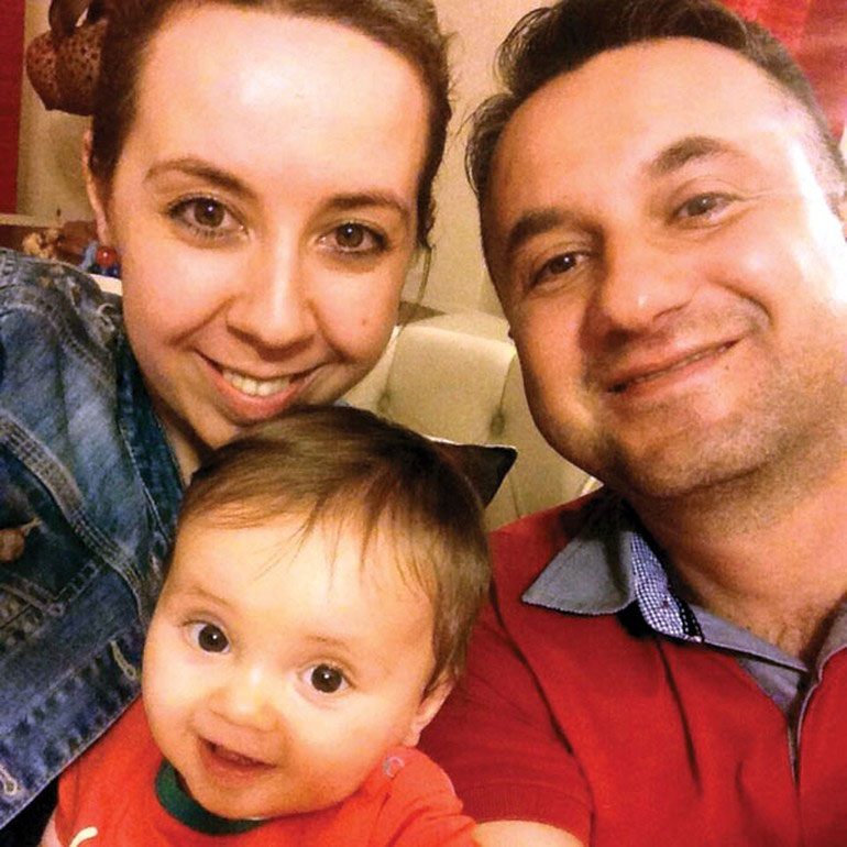 Şehit Binbaşı Kıvanç Cesur'dan geriye, hemşire eşi Seda ve oğlu Demiralp ile çekildiği bu fotoğrafı kaldı.