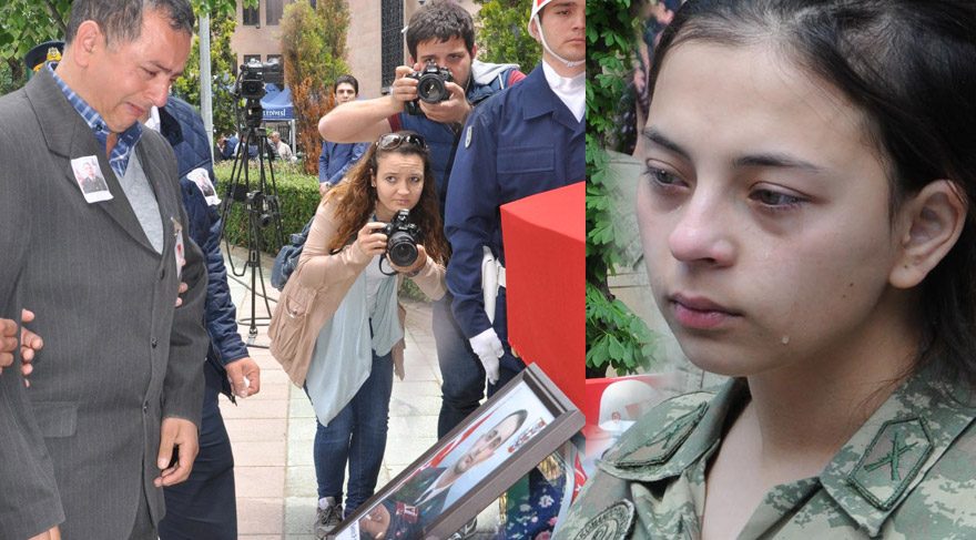 FOTO: DHA / Şehit babası oğlunun fotoğrafına bakarken güçlükle ayakta durabildi. Şehidin kız kardeşi ise, abisinin üniformasını giyerek gözyaşları içinde onu son yolculuğuna uğurladı.