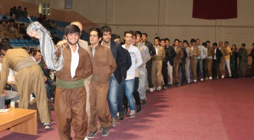 İstiklal Marşı’nın yerini “Biji serok Apo” aldı