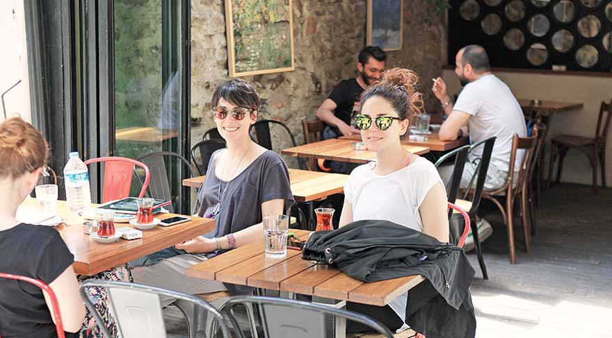Alışveriş sonrası çay keyfi