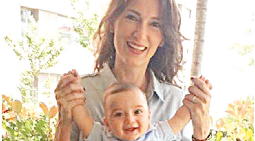 Minik Carlos arada kaldı