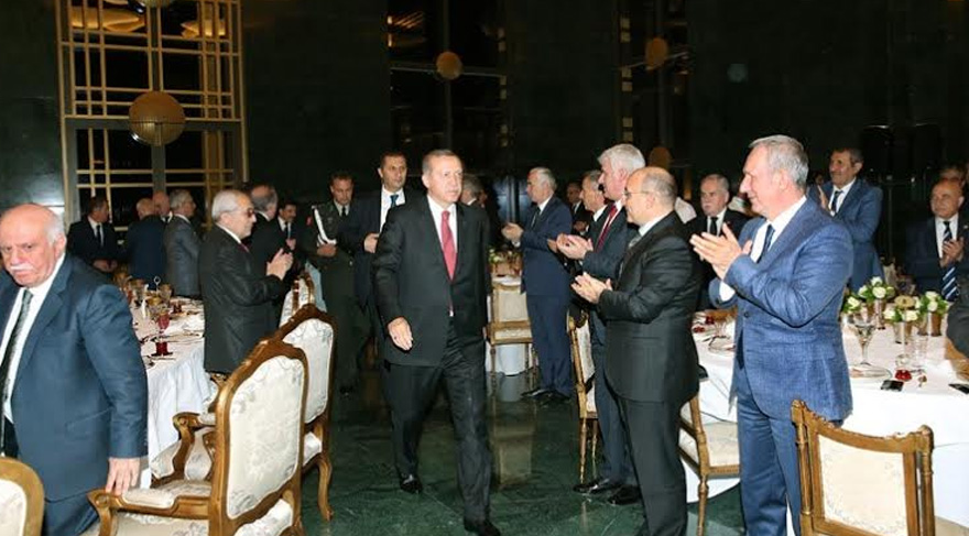 FOTO:SÖZCÜ - Erdoğan, alkışlar arasında salona geldi.
