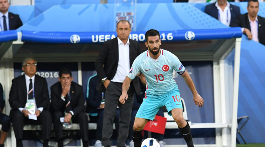 Ünlü isimler Çek Cumhuriyeti maçı sonrası sosyal medyada coştu