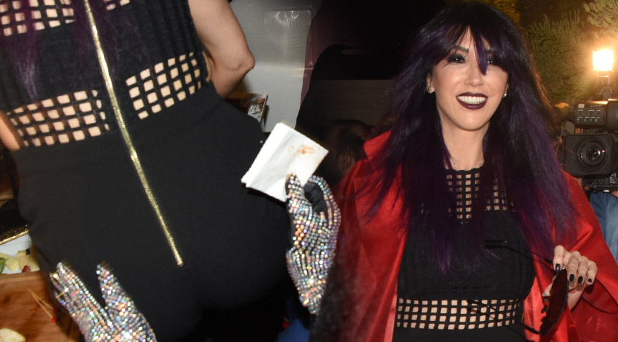 Bülent Ersoy, Hande Yener’e elleriyle böyle destek verdi
