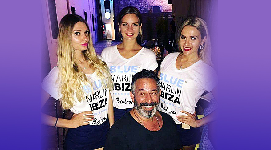 Cem Yılmaz ailesini bıraktı İbiza’ya koştu