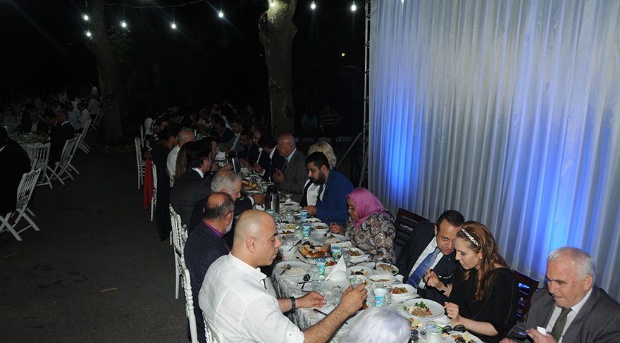 Seda Sayan ve sevgilisi Egemen Bağış’ın iftarında boy gösterdi