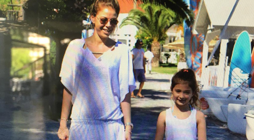 Esra Eron ve kızı Alya tatilde