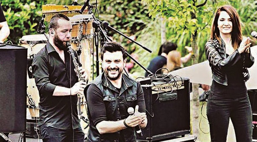 Gökhan Tepe vokalisti Aylin Özer ile temmuz ayında evleniyor