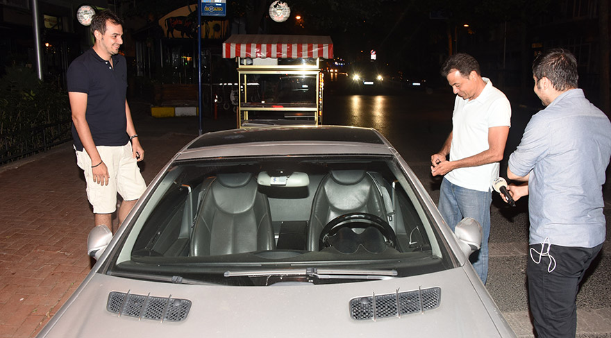 Kerem Alışık oğluyla birlikte yemekte görüntülendi
