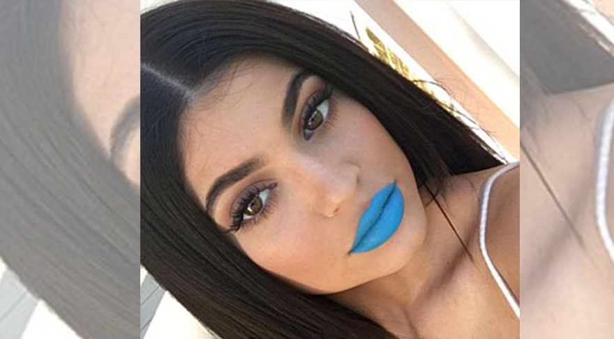 Kylie Jenner mavi rujlarını satışa çıkardı