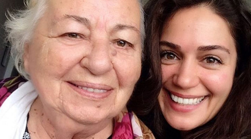 Özge Borak sosyal medya hesabından anneannesiyle bir fotoğraf paylaştı