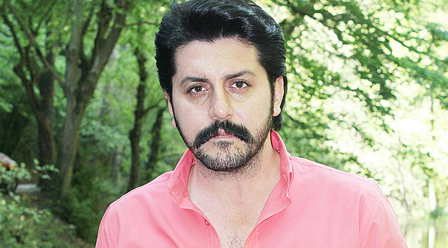Özhan Özkök yeni şarkısının klibini ‘Bir kadını en güzel öperek susturursun’ şarkısına çekecek