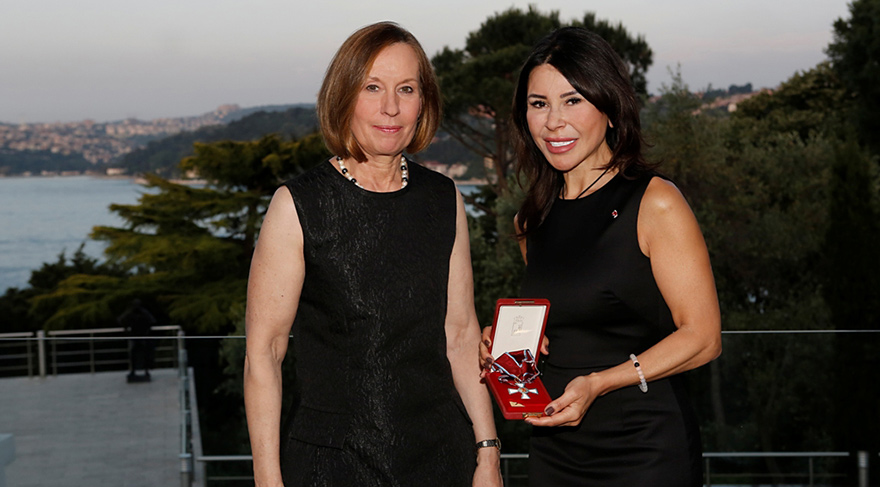 Suzan Sabancı Dinçer’e liyakat nişanı