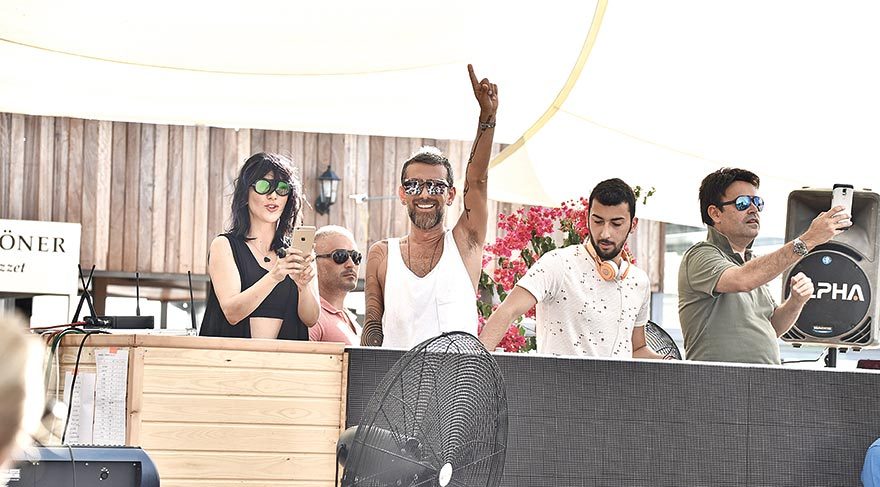 Beach’te defile