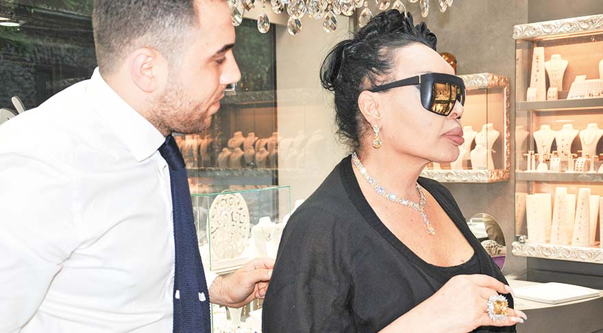 Bülent Ersoy 95 bin dolarlık takı aldı