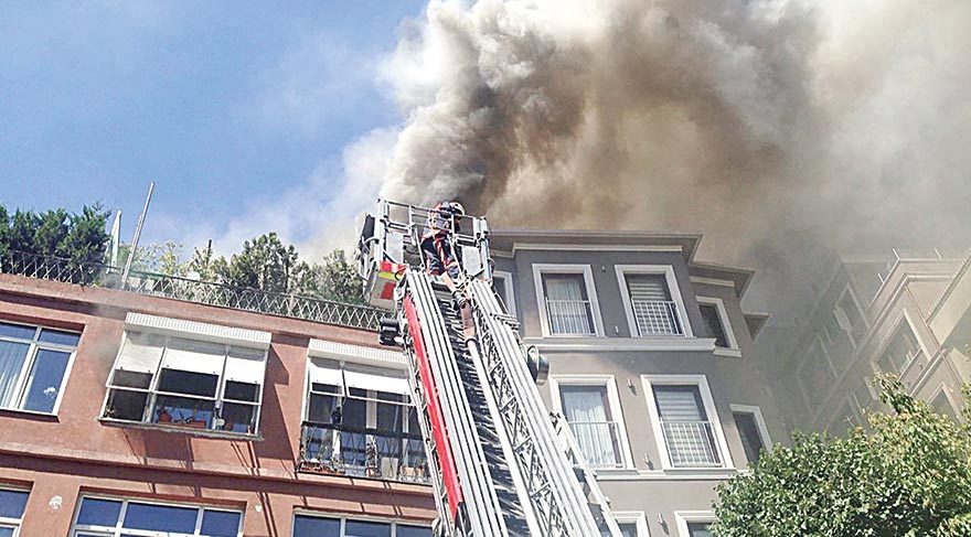 Cihangir’de korkutan yangın