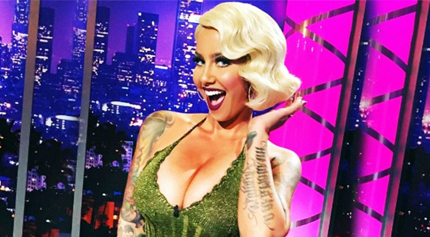Amber Rose yeni stiliyle göz doldurdu