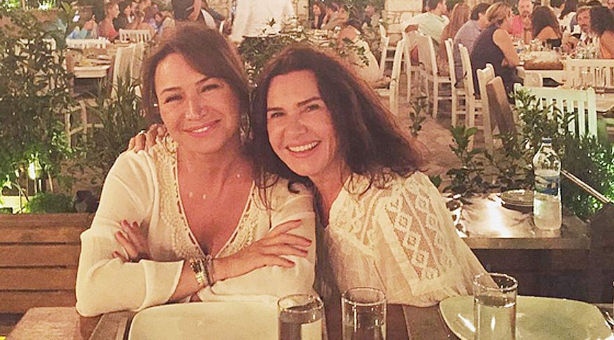 Demet Akbağ, kız kardeşi Sedef İybar ile bir araya geldi