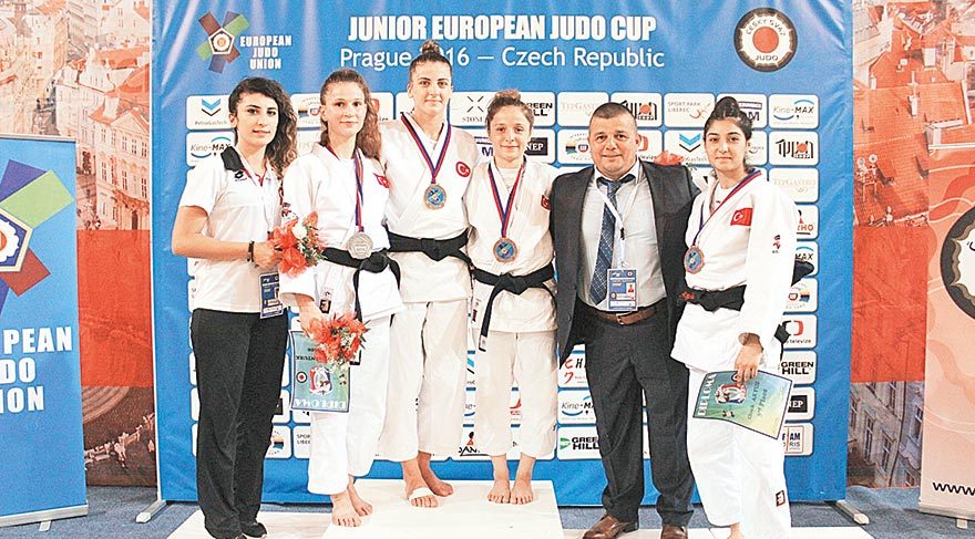 Genç judocular Prag’da zirvede