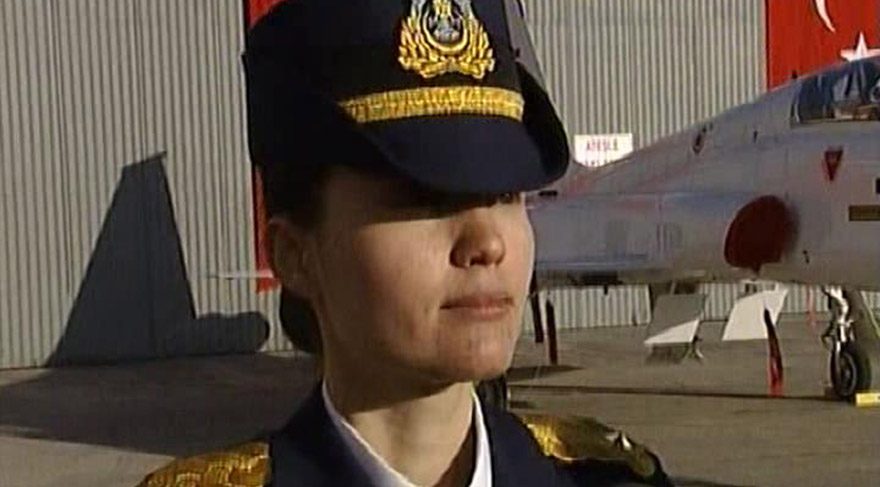 Kadın pilot: Darbe girişimi olduğunu sonradan öğrendim, yine de emirleri uyguladım 90