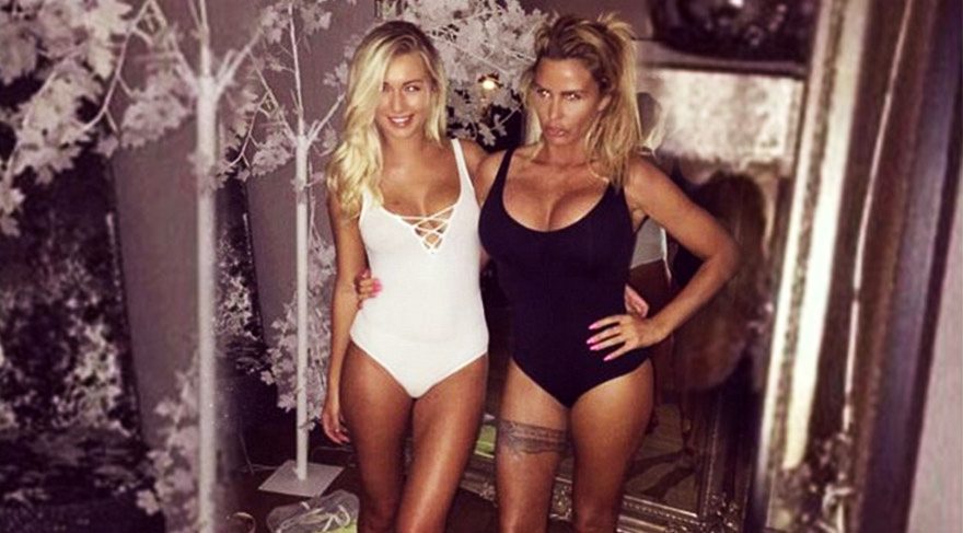 Katie Price fotoğrafıyla sosyal medyayı salladı