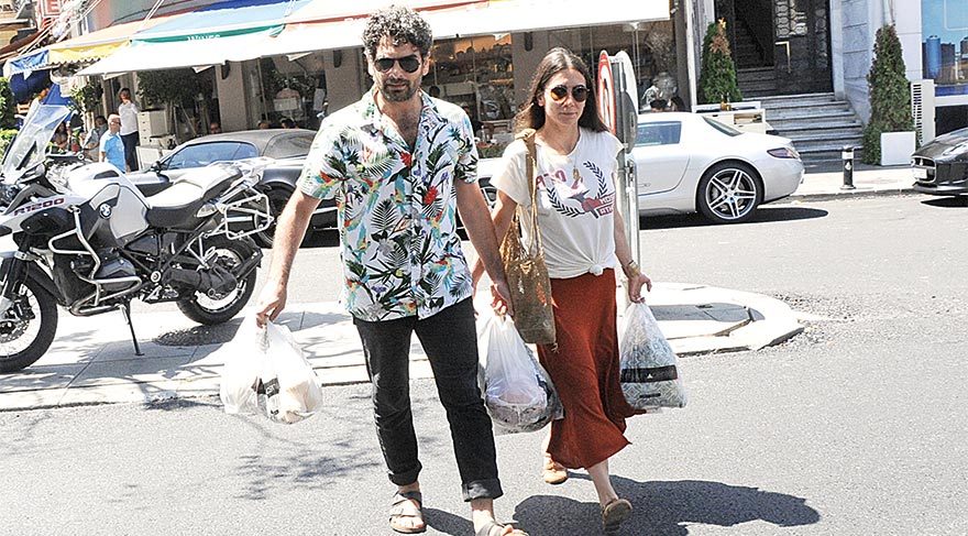 Mehmet Ali Nuroğlu ve eşi bayram alışverişinde