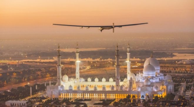 Solarimpulse, Abu Dhabi üzerinde ilk test uçuşunu yaparken...