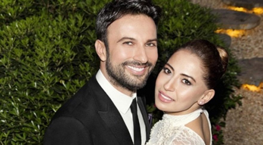 Tarkan ve eşi Pınar Dilek havaalanında