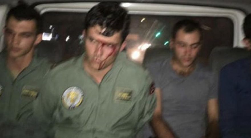 Yunan basını askerlere ait bu görseli servis etti.