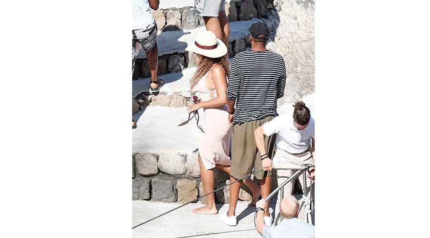 Çıplak ayaklı Beyonce