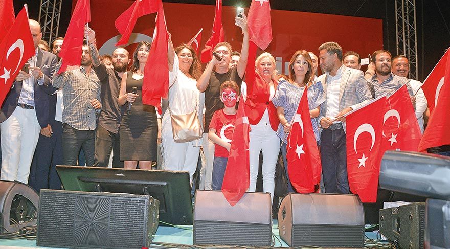 Demokrasi buluSması